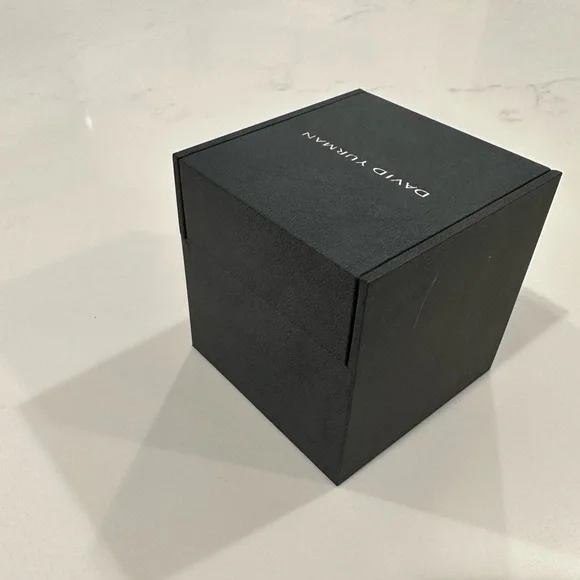 📦 MOVING SALE 📦 David Yurman Petite Albion Diamond Stud Earrings - Picture 6 of 8